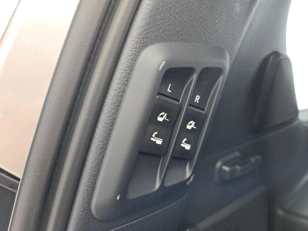 2023 LEXUS GX - Image 21