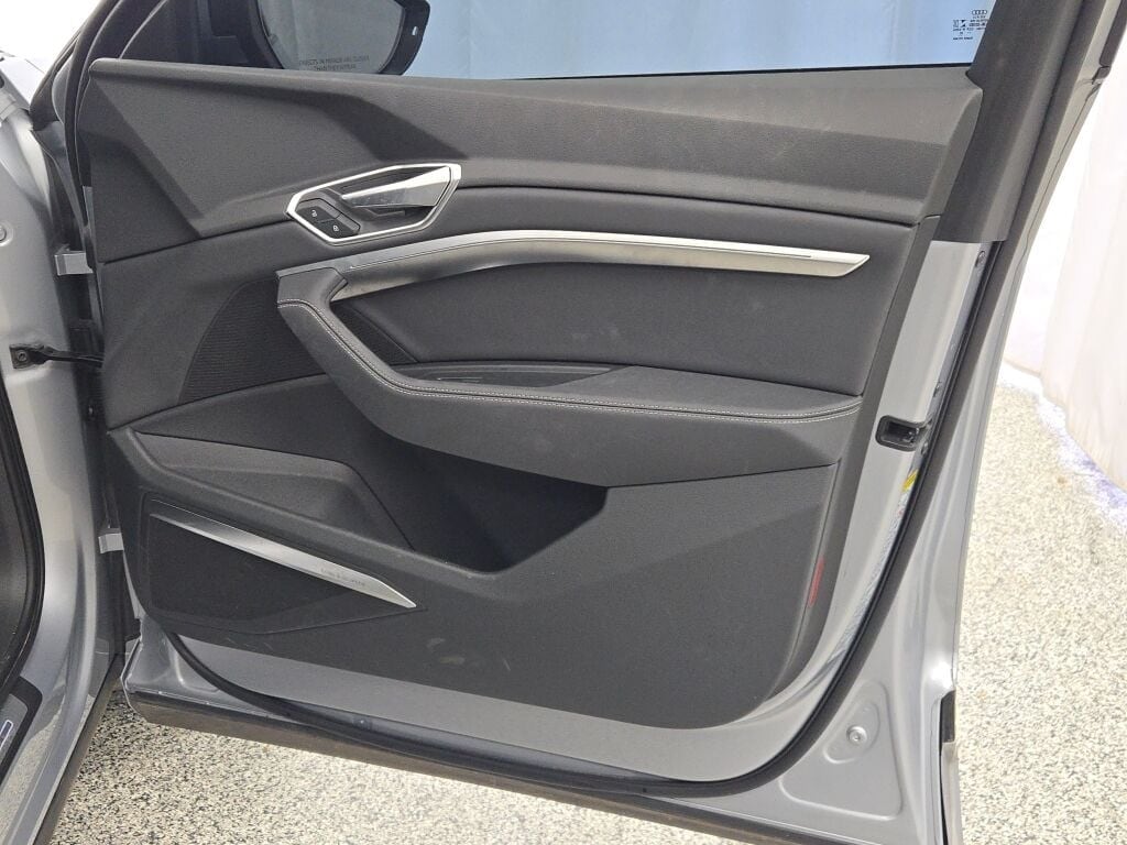 2022 AUDI E-TRON - Image 6