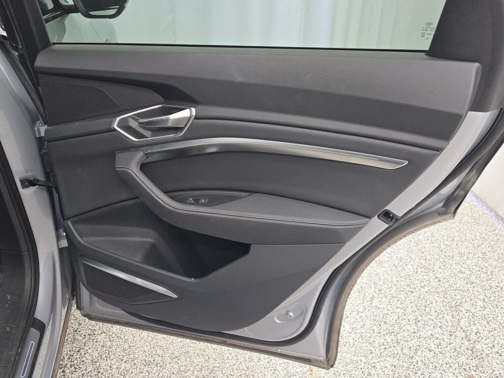 2022 AUDI E-TRON - Image 10