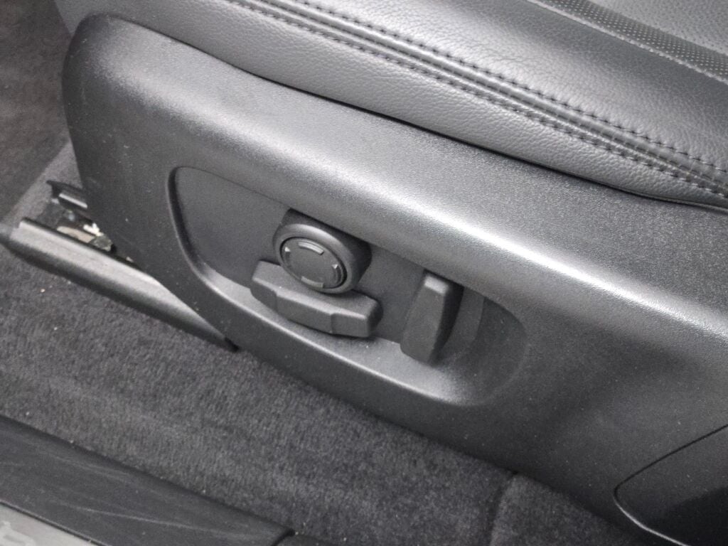 2024 LAND ROVER RANGE ROVER VELAR - Image 26