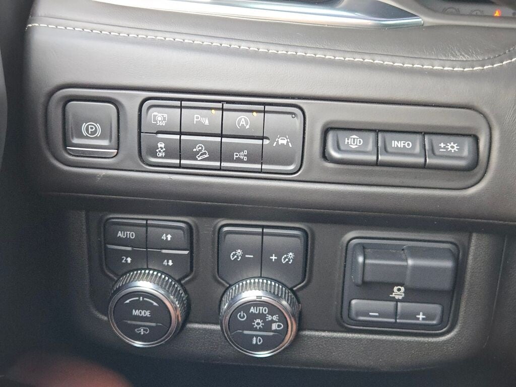 2023 GMC YUKON XL - Image 30