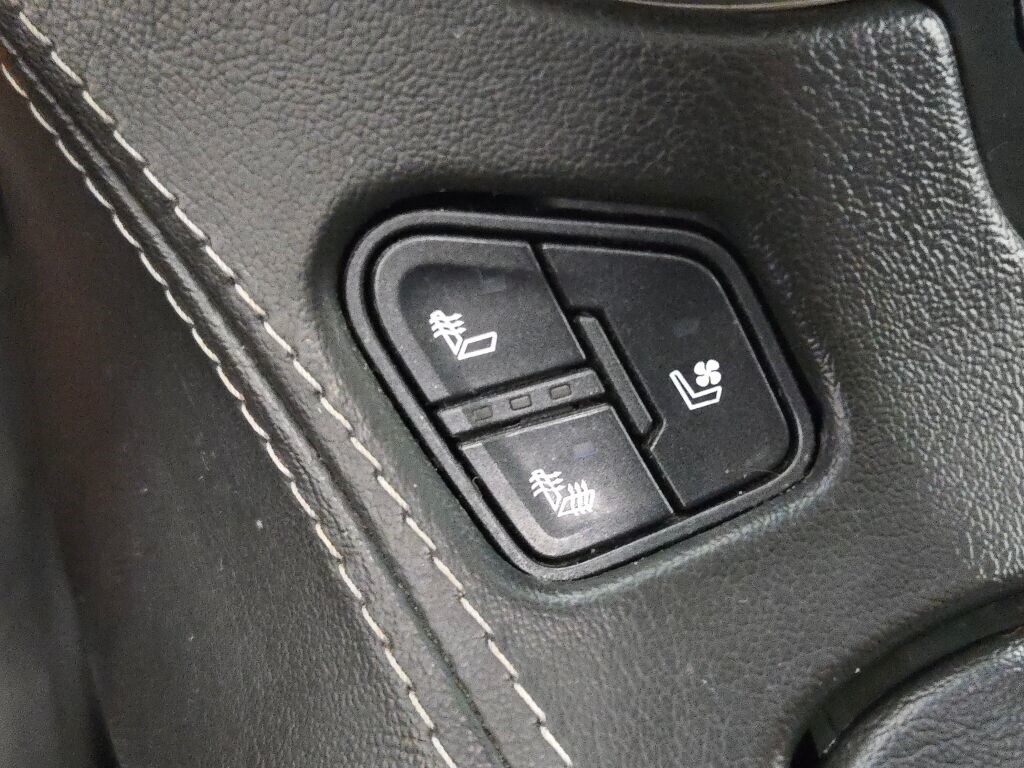 2020 GMC YUKON XL - Image 38