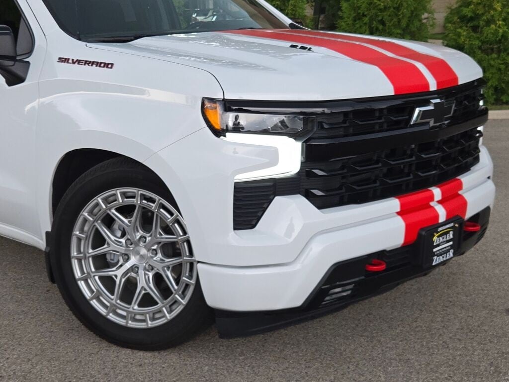 2025 CHEVROLET SILVERADO - Image 2