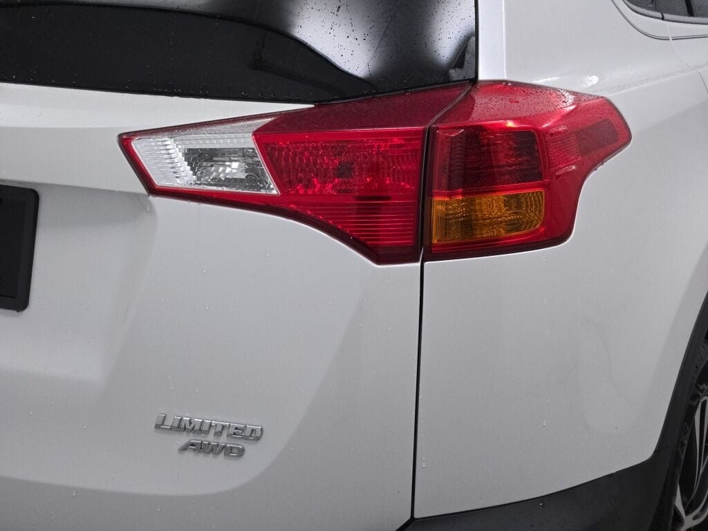 2015 TOYOTA RAV4 - Image 13