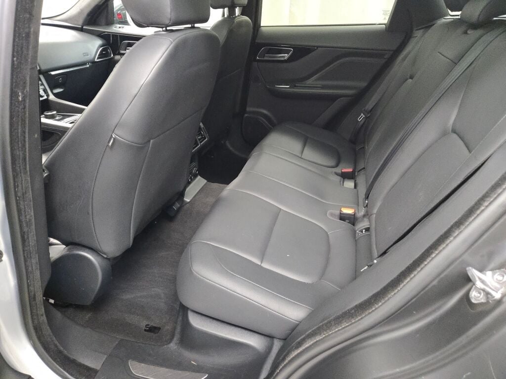 2019 JAGUAR F-PACE - Image 19