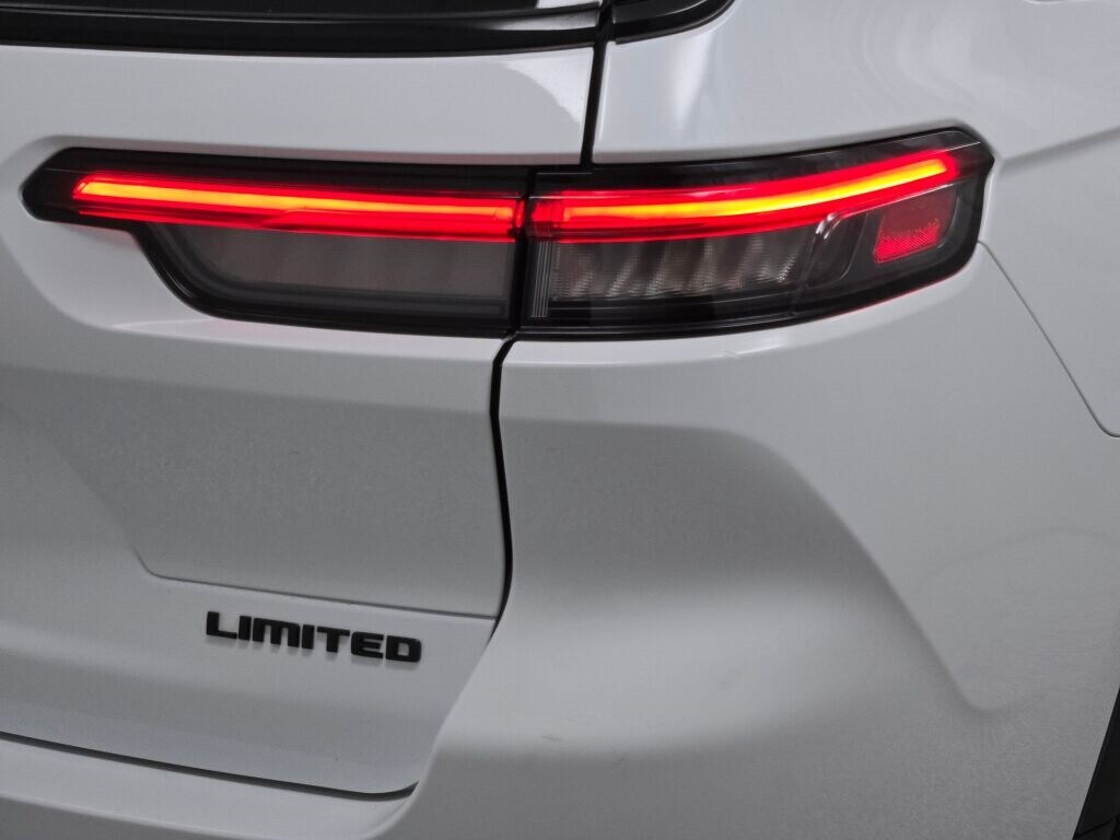 2022 JEEP GRAND CHEROKEE L - Image 12