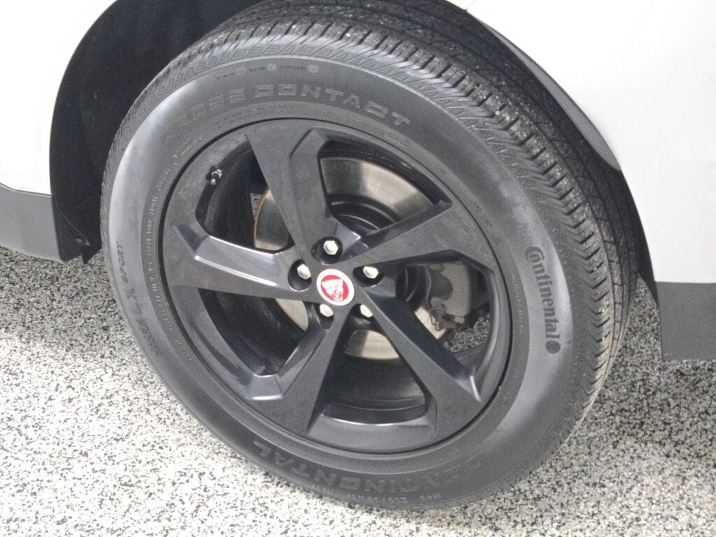 2019 JAGUAR F-PACE - Image 17