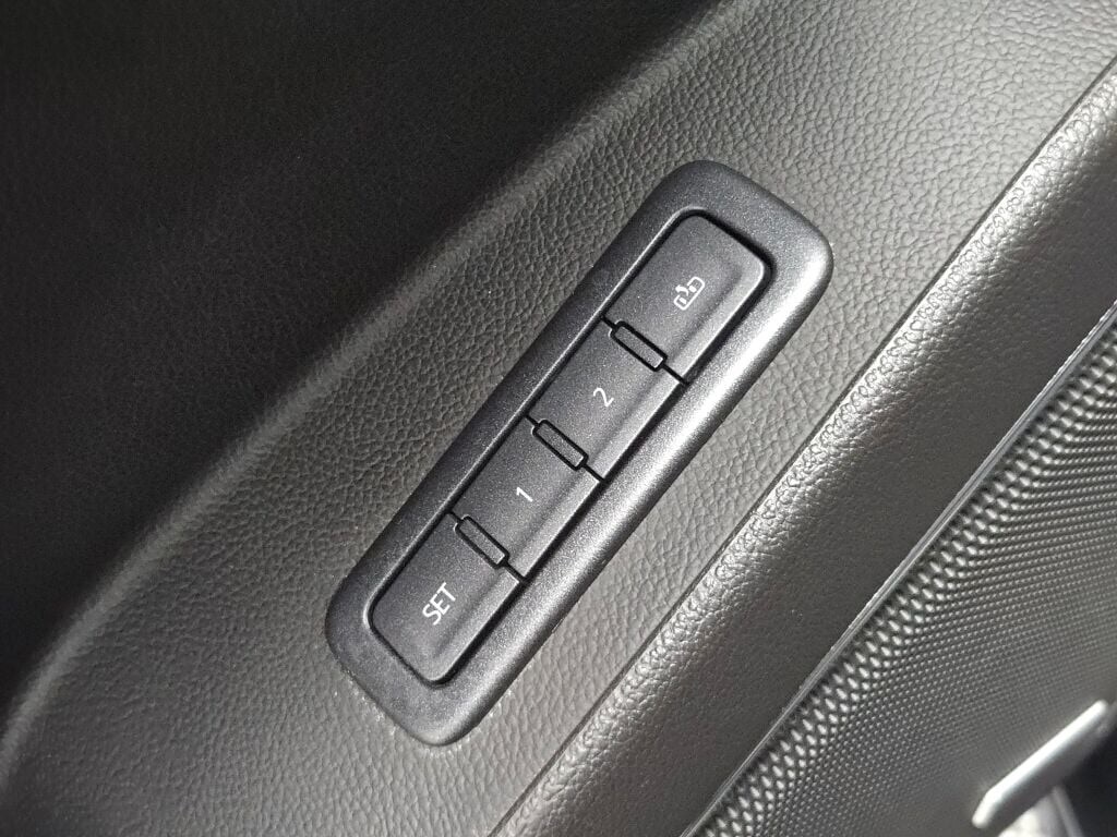 2020 GMC YUKON XL - Image 27