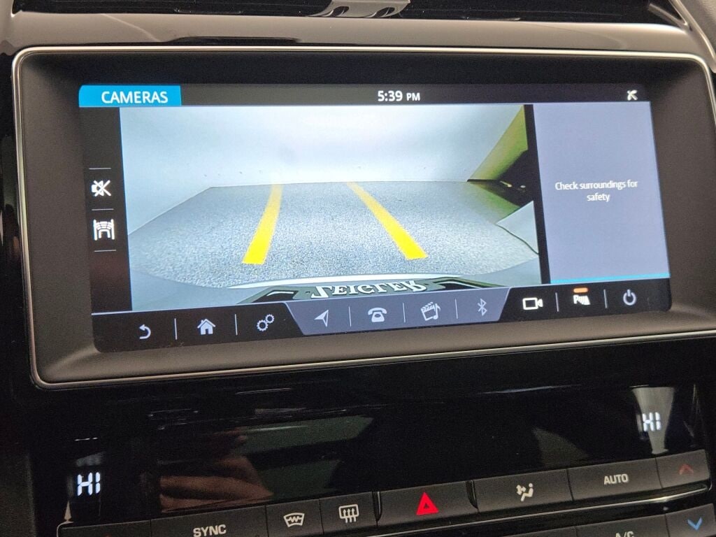 2019 JAGUAR F-PACE - Image 32