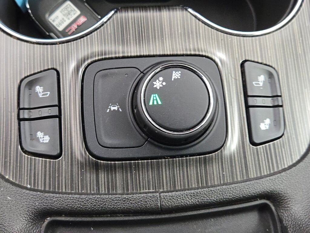 2023 GMC ACADIA - Image 31