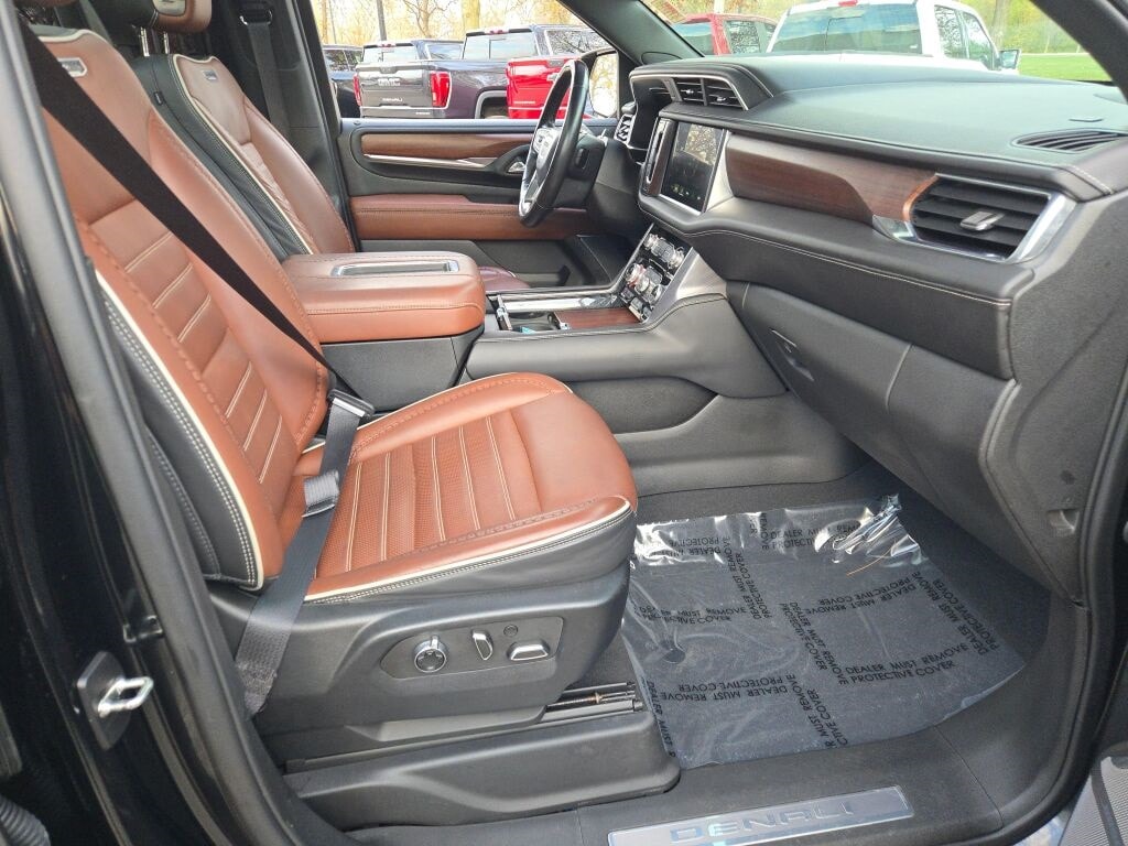 2023 GMC YUKON XL - Image 7