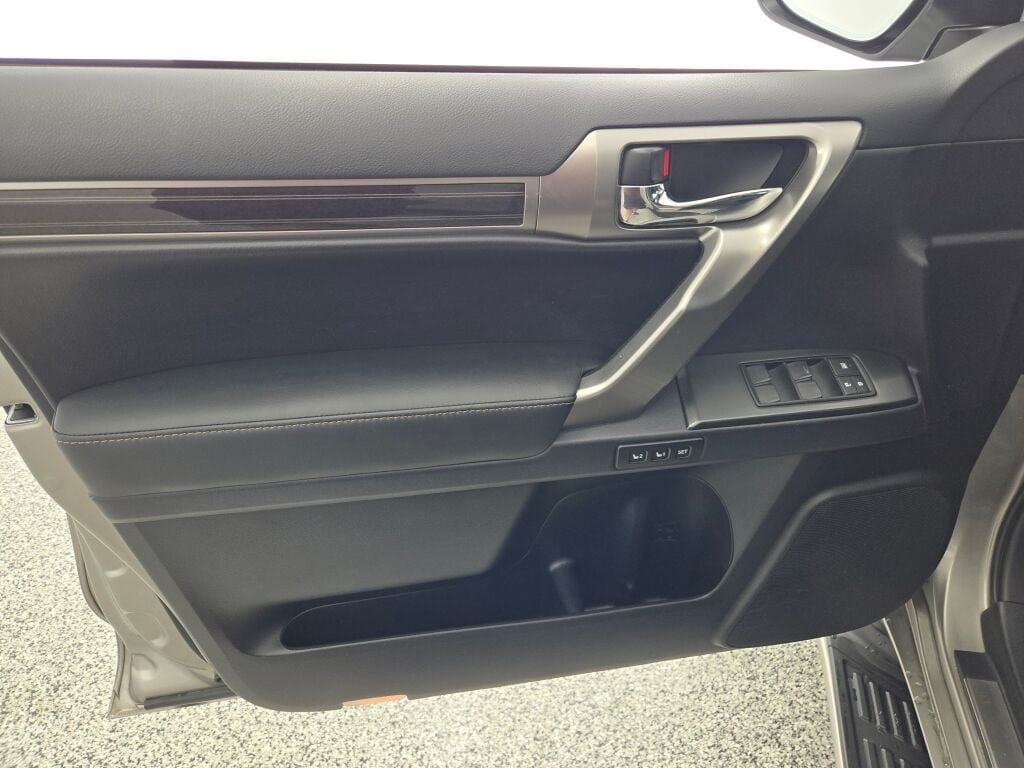 2023 LEXUS GX - Image 27