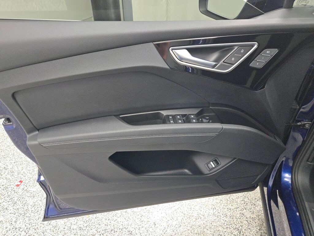 2023 AUDI Q4 - Image 22