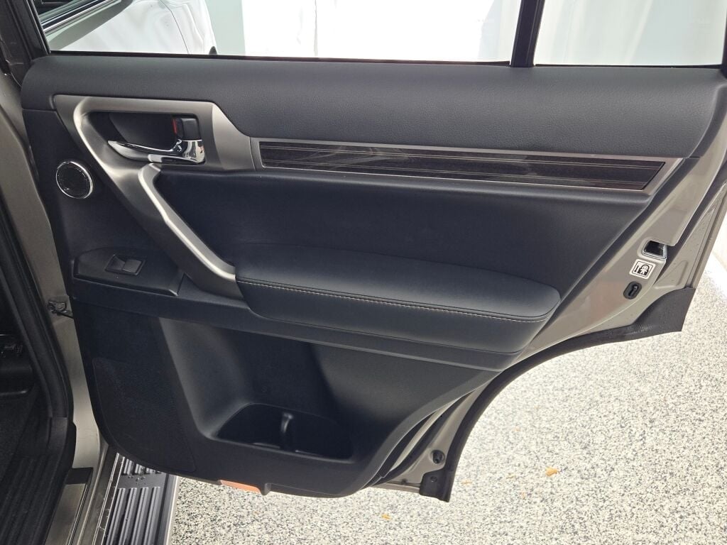 2023 LEXUS GX - Image 10