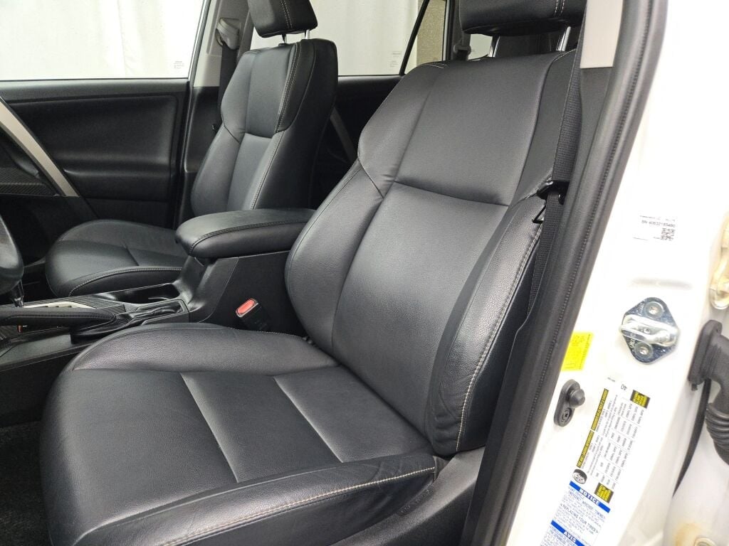 2015 TOYOTA RAV4 - Image 28