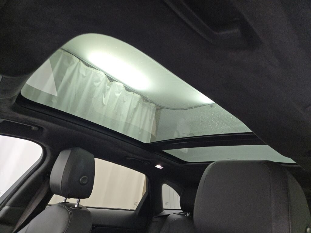 2019 JAGUAR F-PACE - Image 30