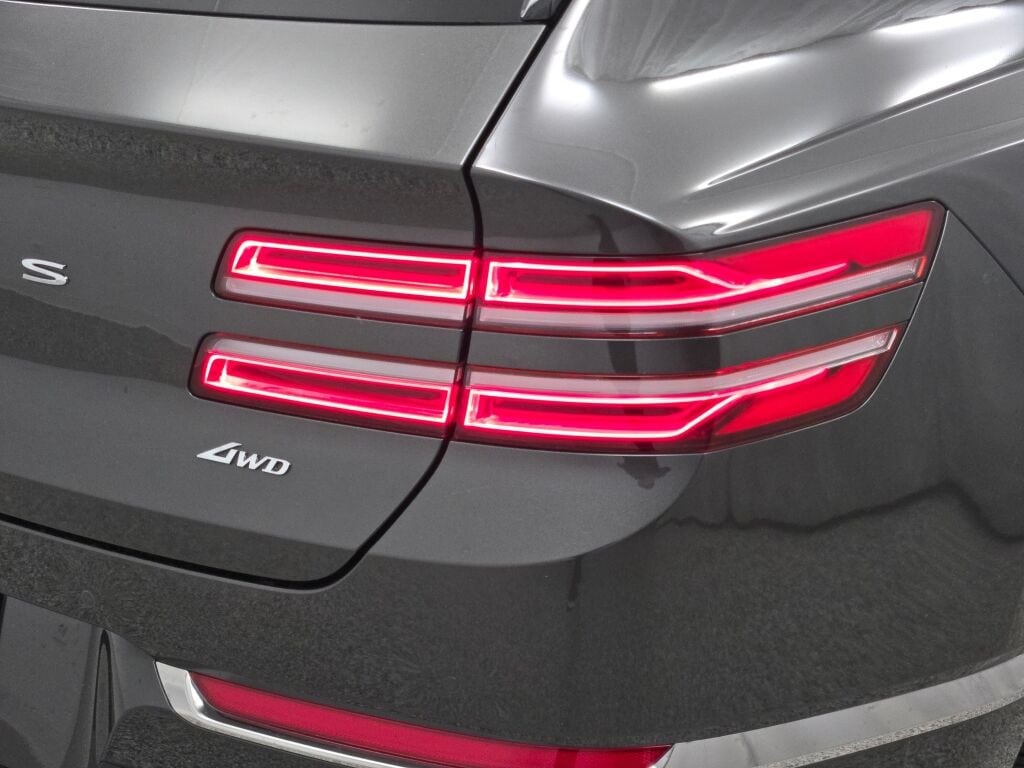 2024 GENESIS GV80 - Image 13