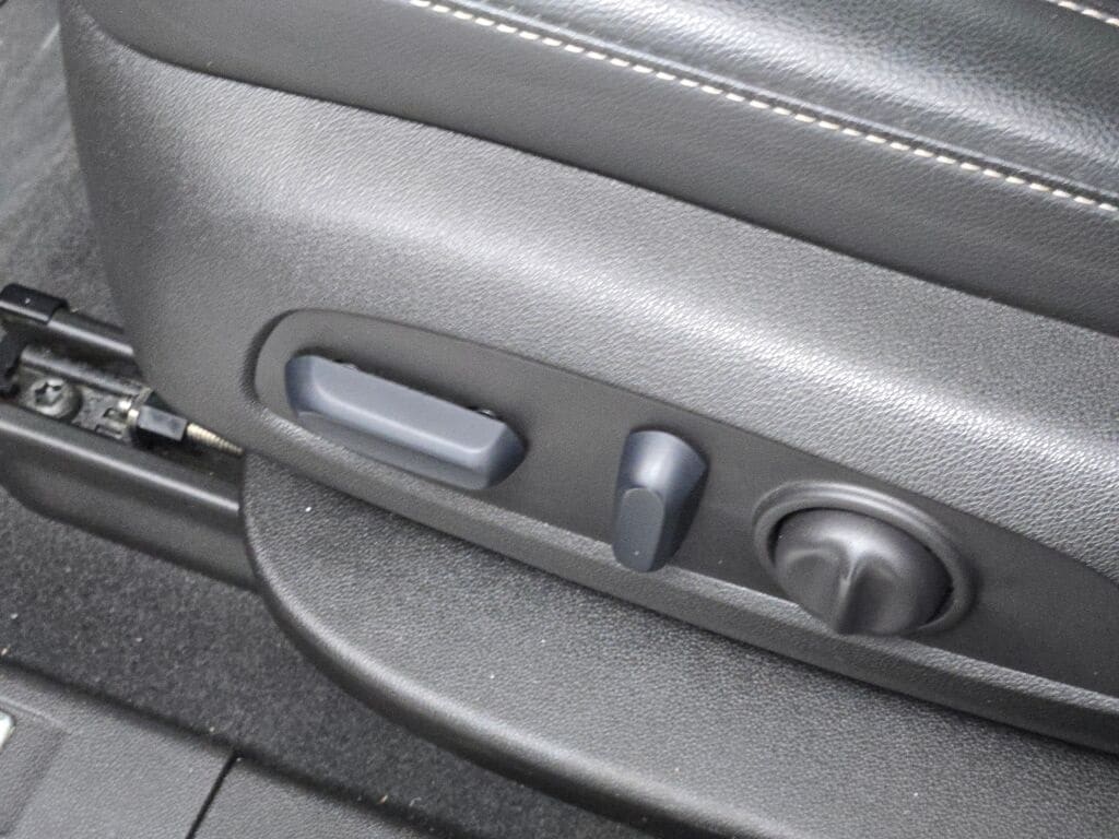 2023 GMC ACADIA - Image 26