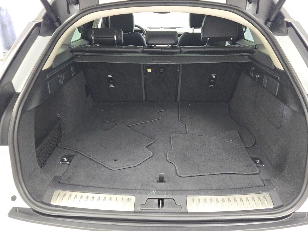 2024 LAND ROVER RANGE ROVER VELAR - Image 18