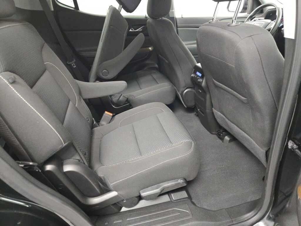 2023 GMC ACADIA - Image 11