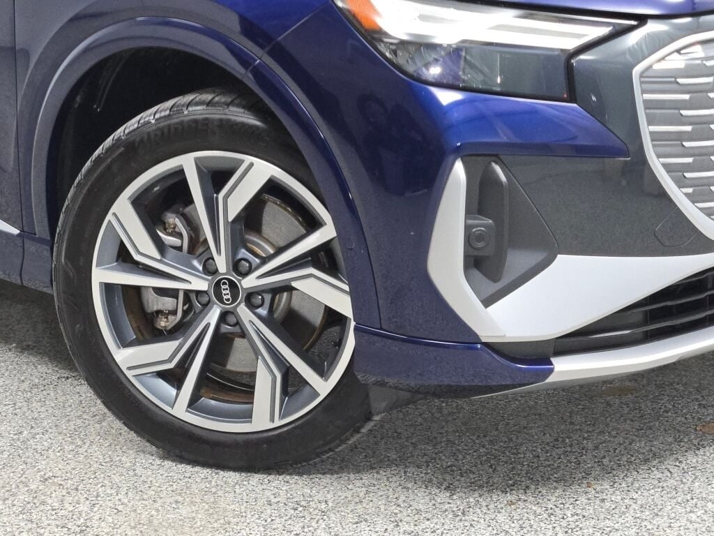 2023 AUDI Q4 - Image 3