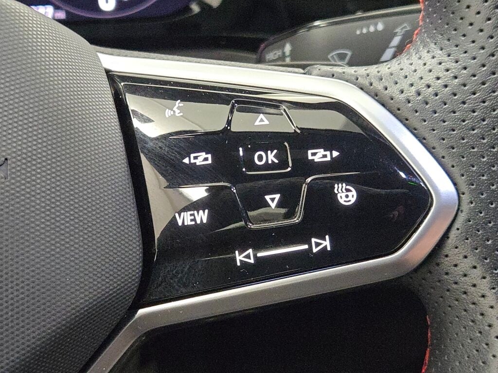 2024 VOLKSWAGEN GOLF GTI - Image 32