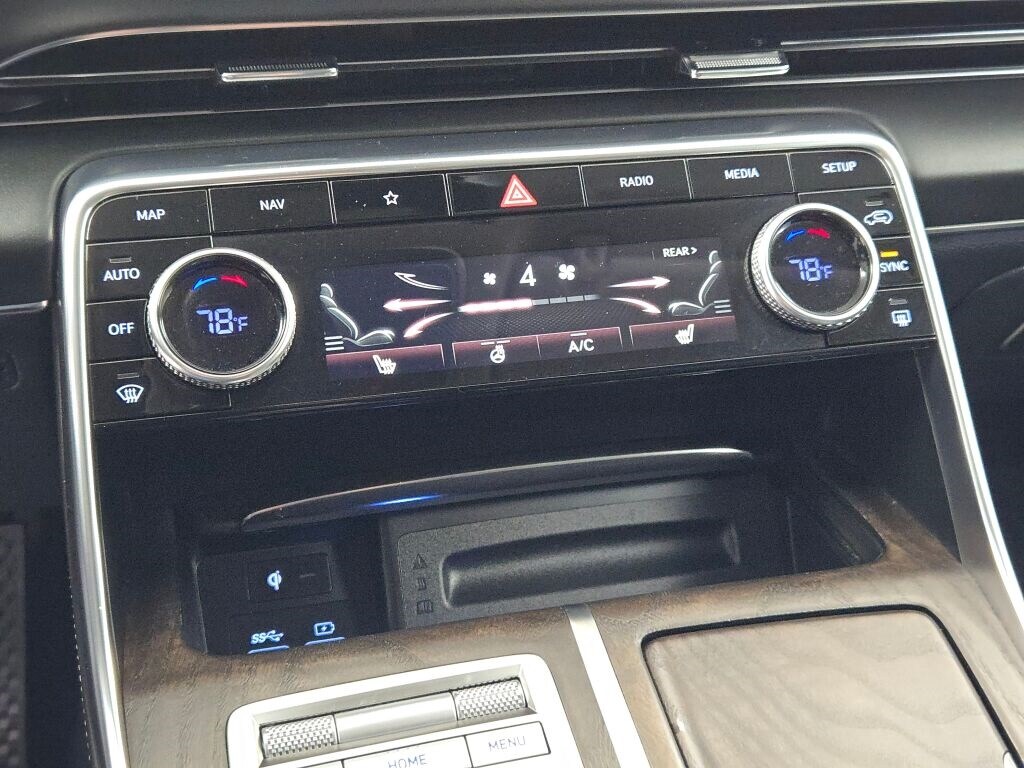 2024 GENESIS GV80 - Image 32