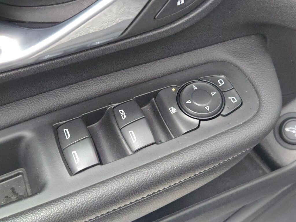 2022 GMC TERRAIN - Image 21