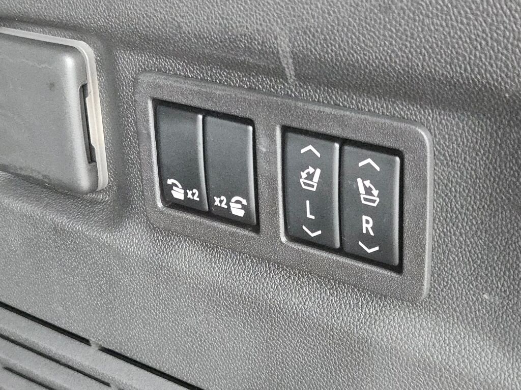 2023 GMC YUKON XL - Image 21