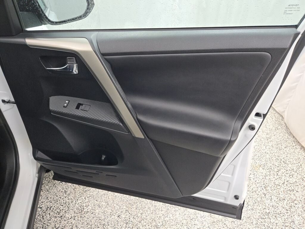 2015 TOYOTA RAV4 - Image 6