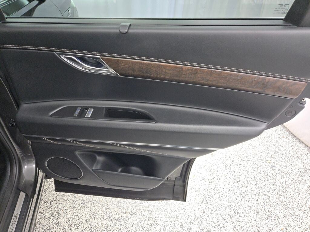 2024 GENESIS GV80 - Image 10