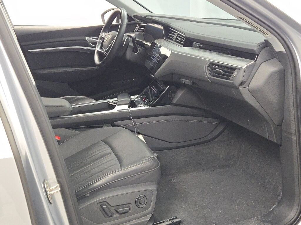 2022 AUDI E-TRON - Image 7