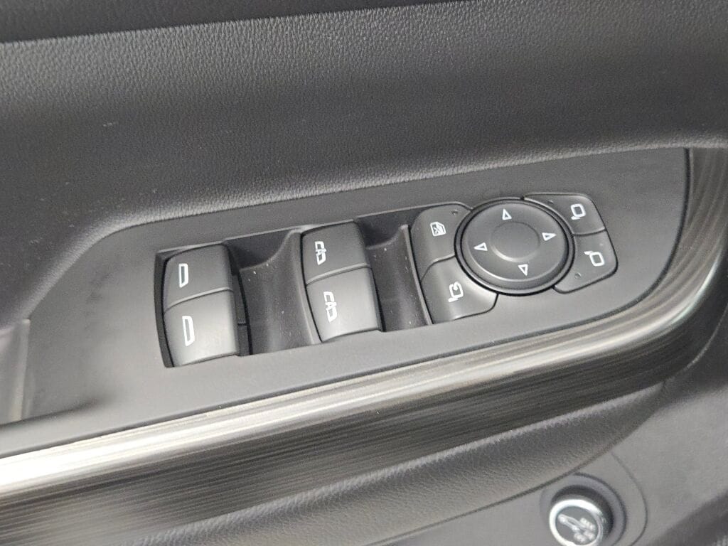 2023 GMC ACADIA - Image 24