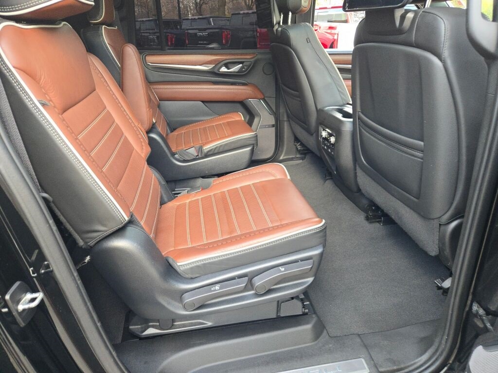 2023 GMC YUKON XL - Image 11