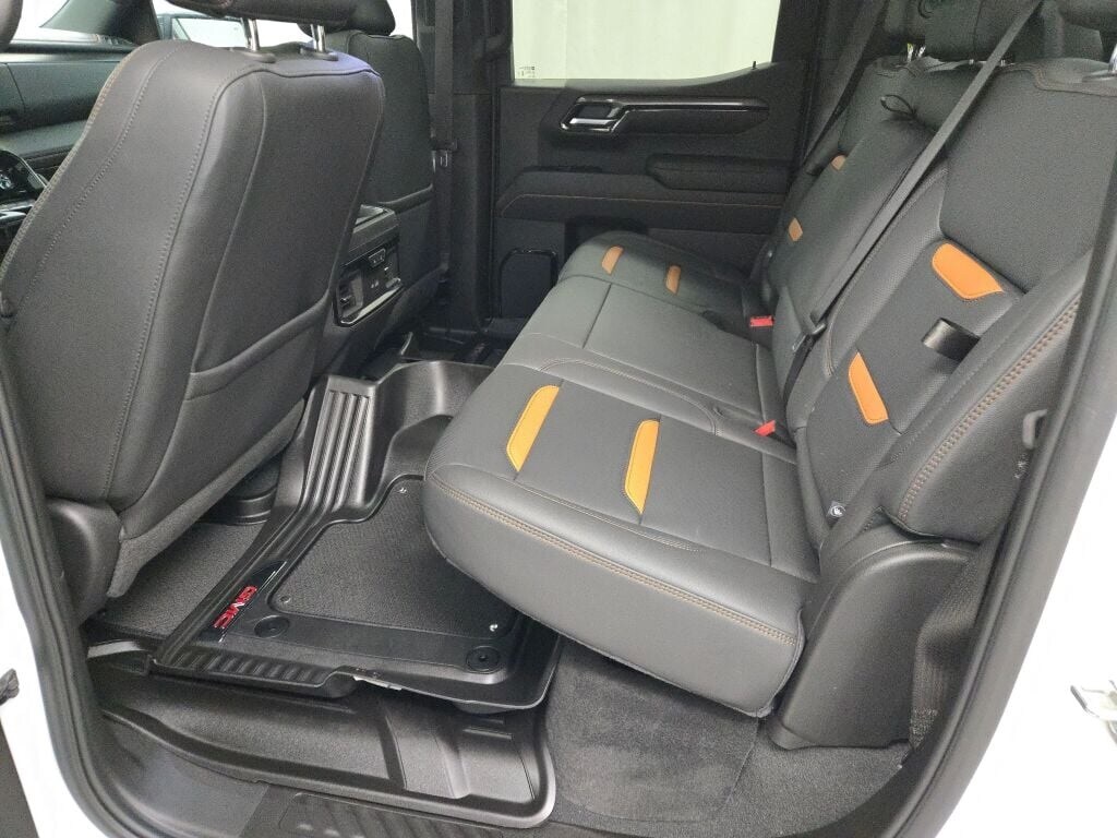 2025 GMC SIERRA - Image 18