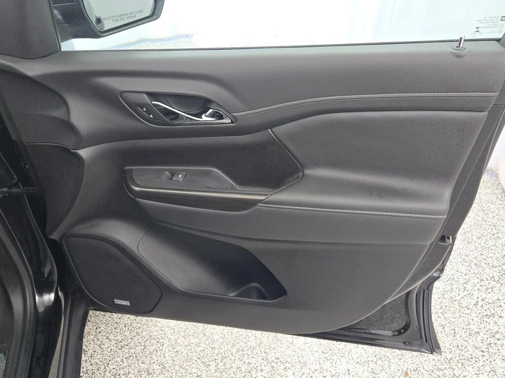 2023 GMC ACADIA - Image 6