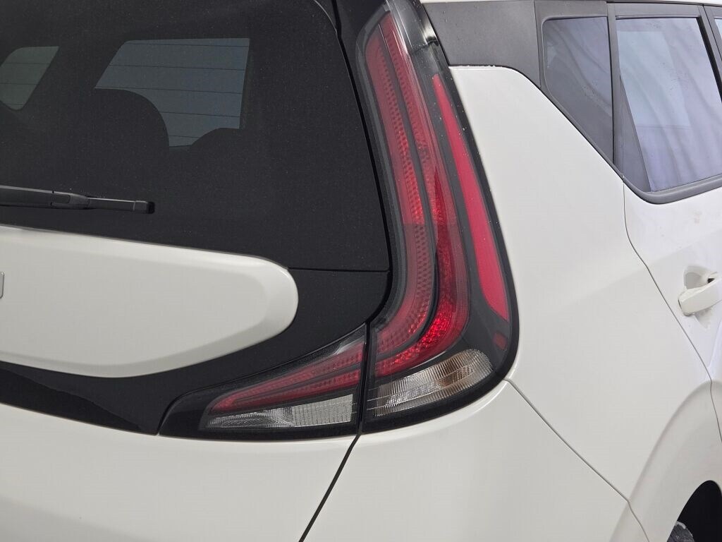 2023 KIA SOUL - Image 13