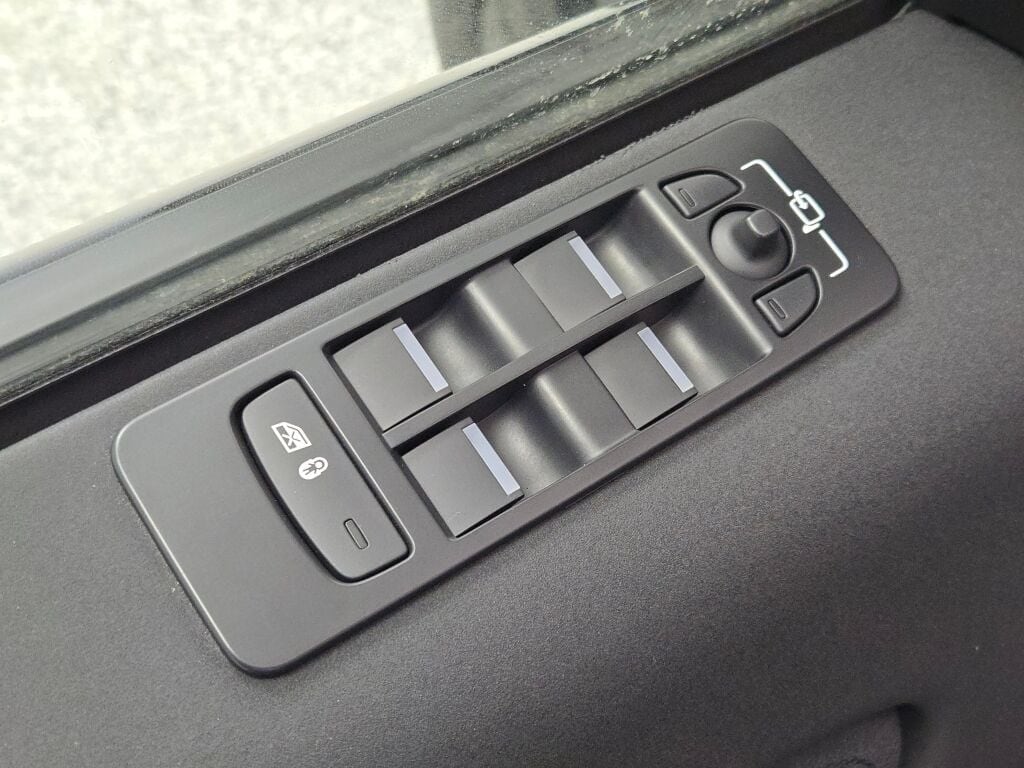 2023 LAND ROVER DISCOVERY SPORT - Image 24