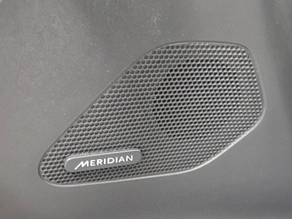 2019 JAGUAR F-PACE - Image 25