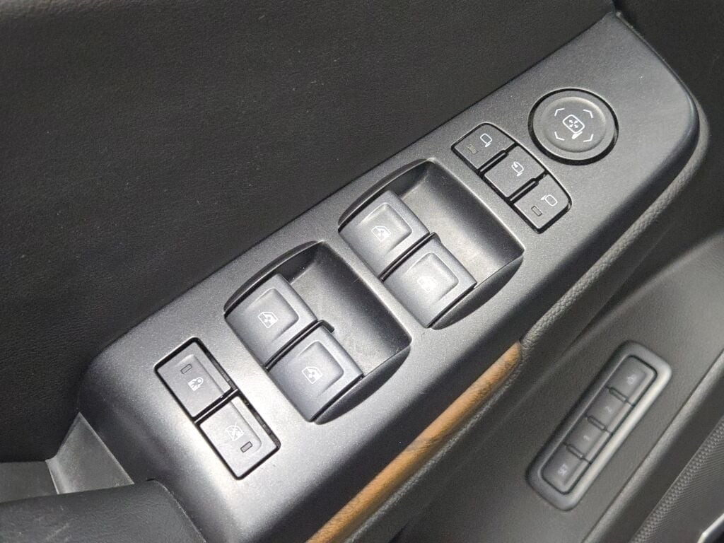 2020 GMC YUKON XL - Image 26