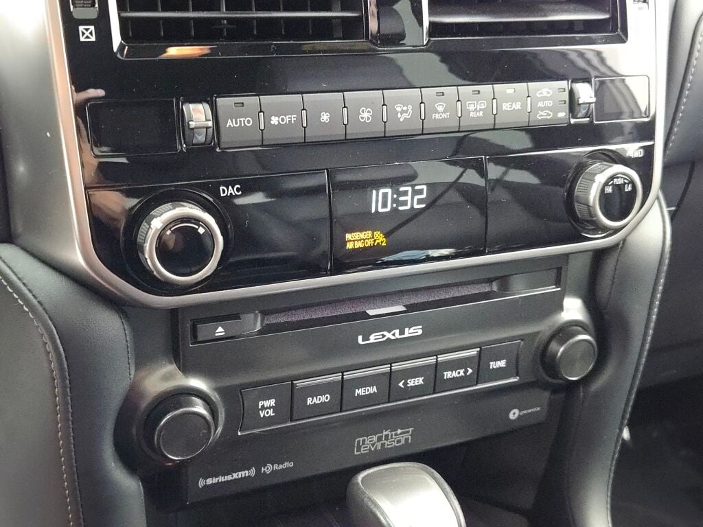 2023 LEXUS GX - Image 35