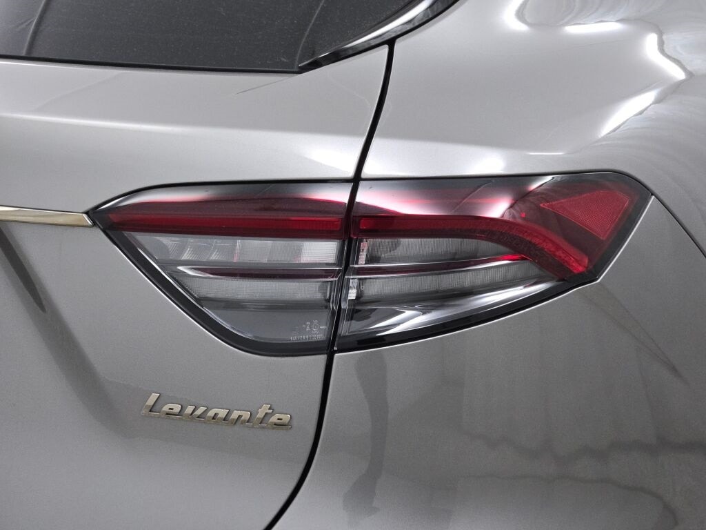2021 MASERATI LEVANTE - Image 14