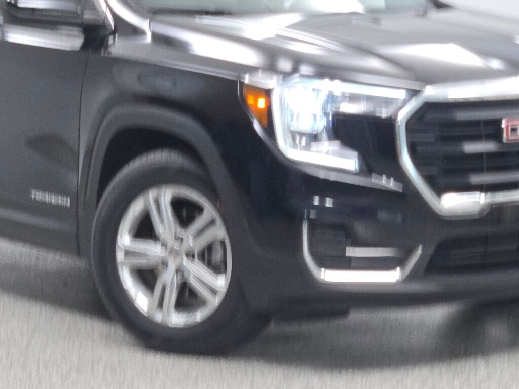 2024 Gmc Terrain SLE photo 3