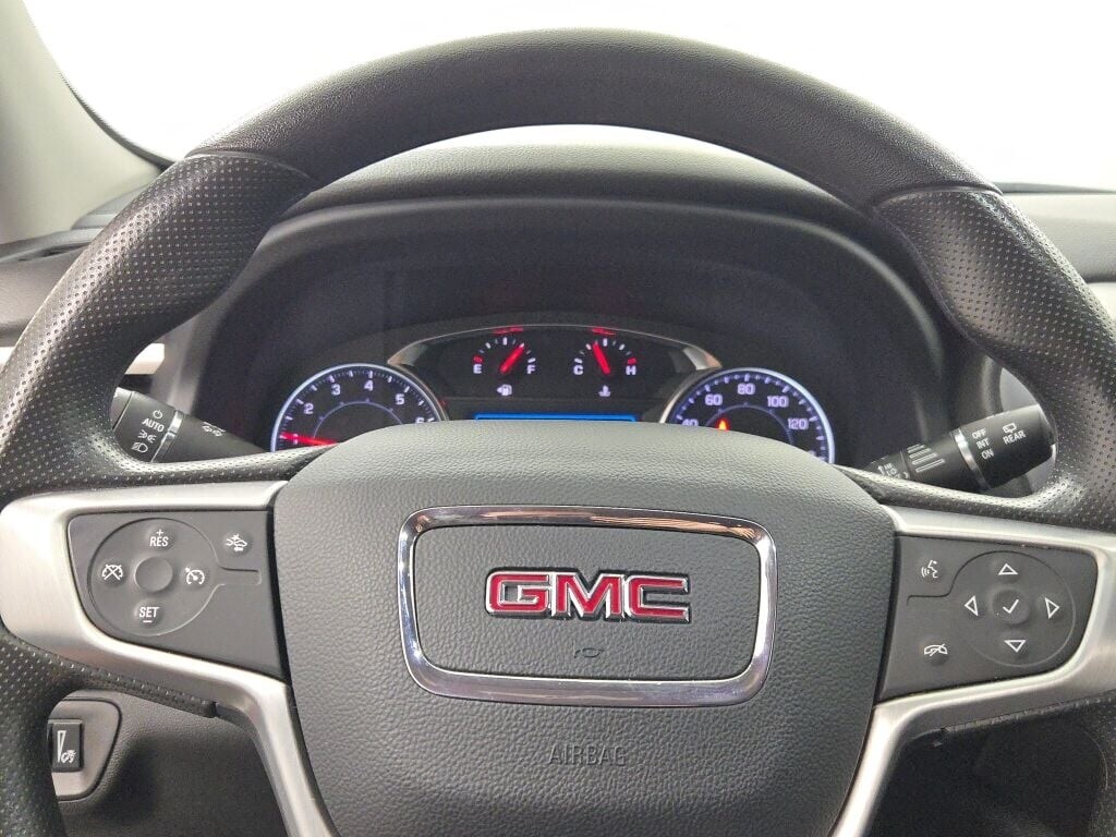 2023 GMC ACADIA - Image 32