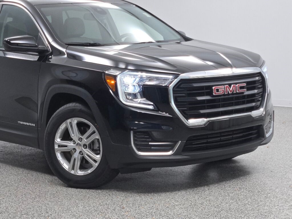 2024 GMC TERRAIN - Image 2