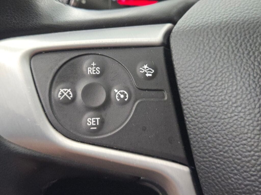 2023 GMC ACADIA - Image 32