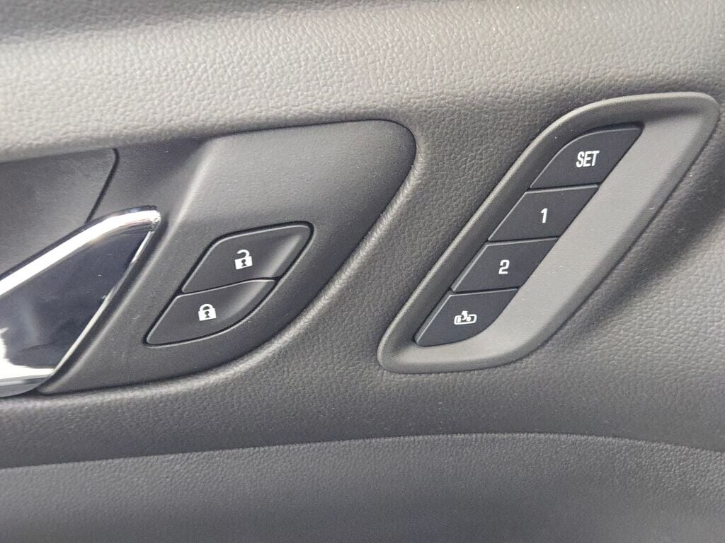 2023 GMC ACADIA - Image 25