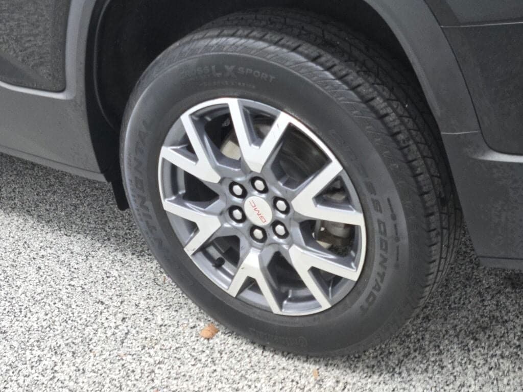 2023 GMC ACADIA - Image 18