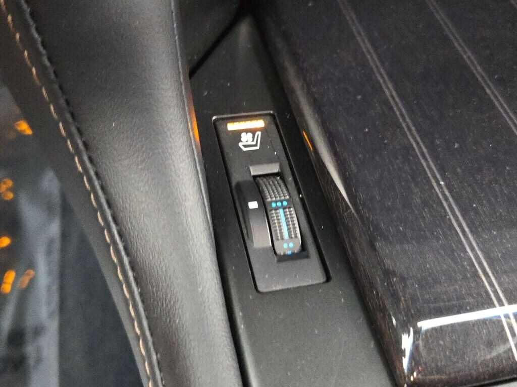 2023 LEXUS GX - Image 37