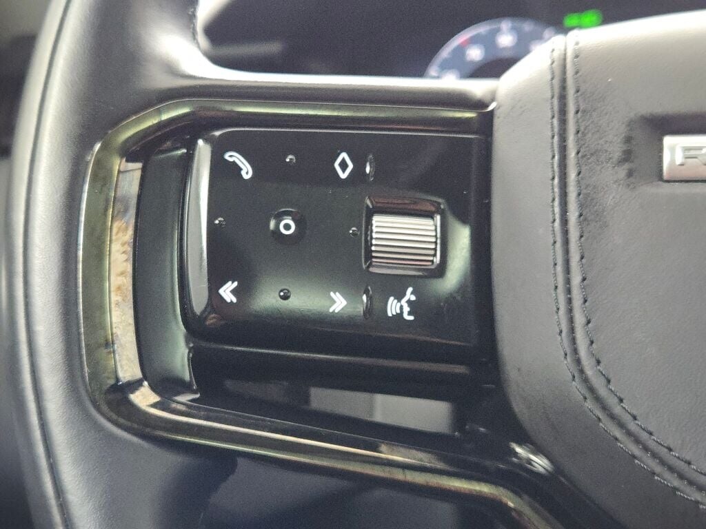 2024 LAND ROVER RANGE ROVER VELAR - Image 33